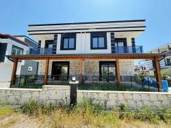 Для Продажи Вилла 3+1 в Cumhuriyet Seferihisar Doğanbey - 220 m²