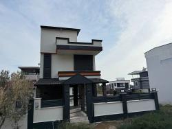 Для Продажи Вилла 3+1 в Cumhuriyet Seferihisar Doğanbey - 205 m²
