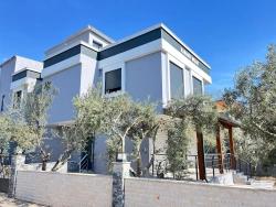 Для Продажи Вилла 3+1 в Cumhuriyet Seferihisar Doğanbey - 180 m²