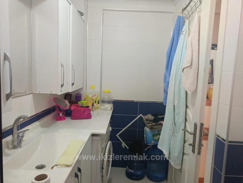 Seferihisar Ürkmez Merkez’de Satılık 2 + 1 Ara Kat Daire