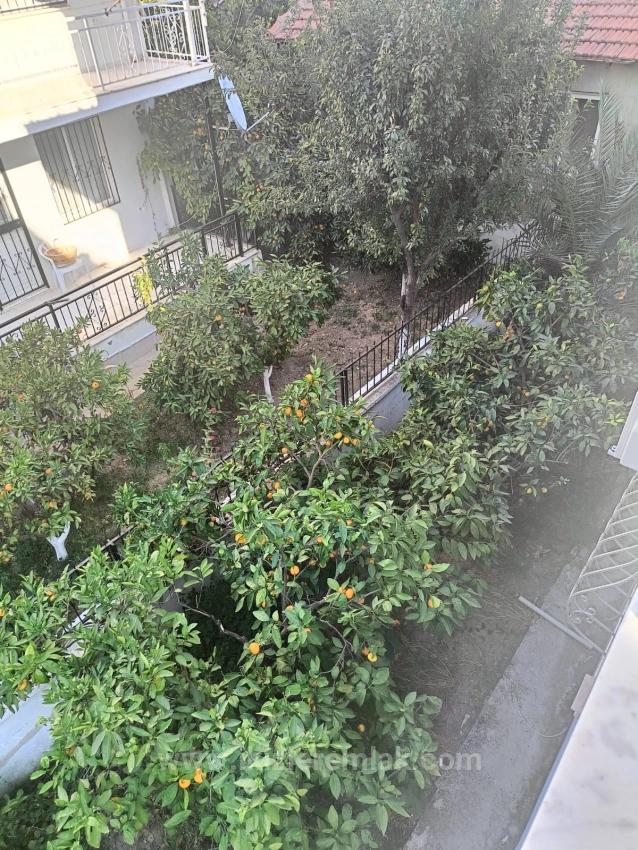 Seferihisar Ürkmez Merkez’de Satılık 2 + 1 Ara Kat Daire