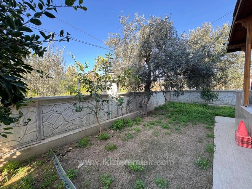 Seferihisar’cumhuriyet Mahallesi, Meltem Tur Sitesi Deniz Tarafında Satılık 4+1 Villa
