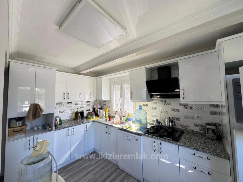 Seferihisar’cumhuriyet Mahallesi, Meltem Tur Sitesi Deniz Tarafında Satılık 4+1 Villa