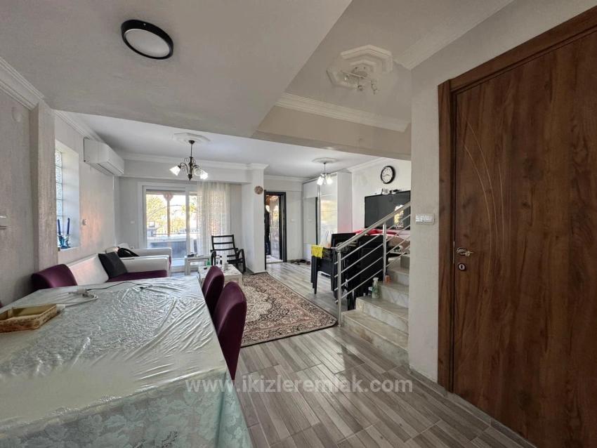 Seferihisar’cumhuriyet Mahallesi, Meltem Tur Sitesi Deniz Tarafında Satılık 4+1 Villa