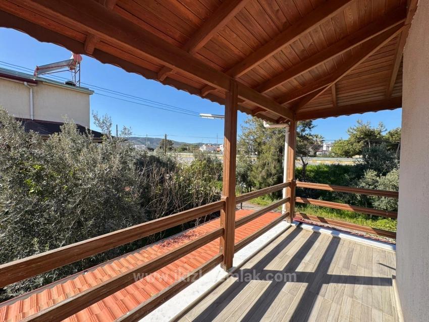 Seferihisar’cumhuriyet Mahallesi, Meltem Tur Sitesi Deniz Tarafında Satılık 4+1 Villa