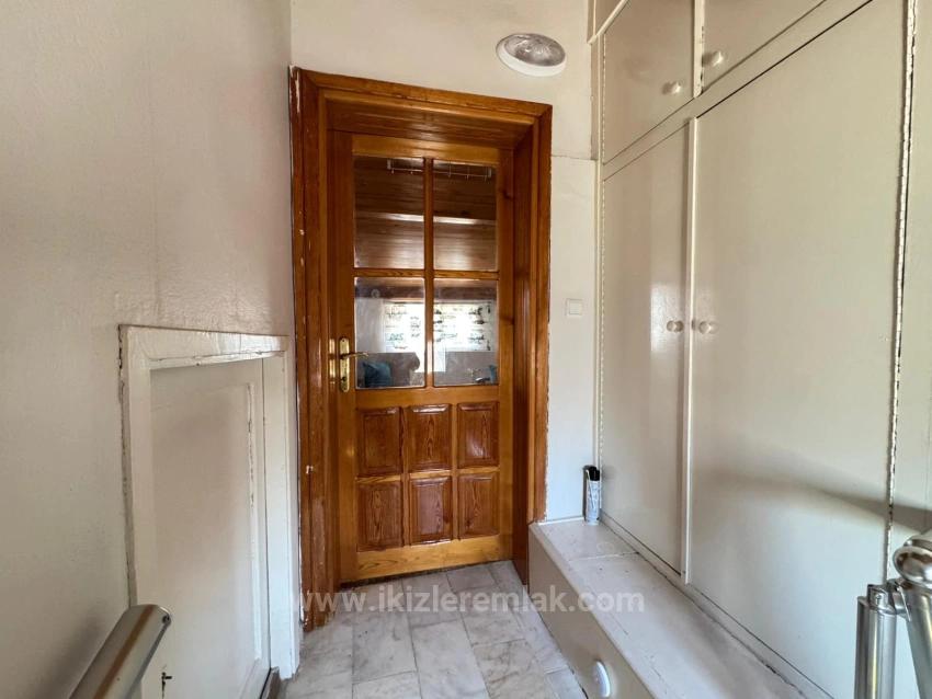 Seferihisar’cumhuriyet Mahallesi, Meltem Tur Sitesi Deniz Tarafında Satılık 4+1 Villa