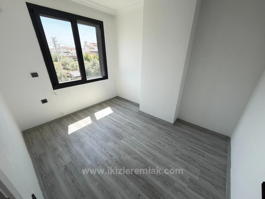 Seferihisar Doğanbey'de Denıze Yakın Satılık Genıs Bahcelı Sıfır 3+1 Villa