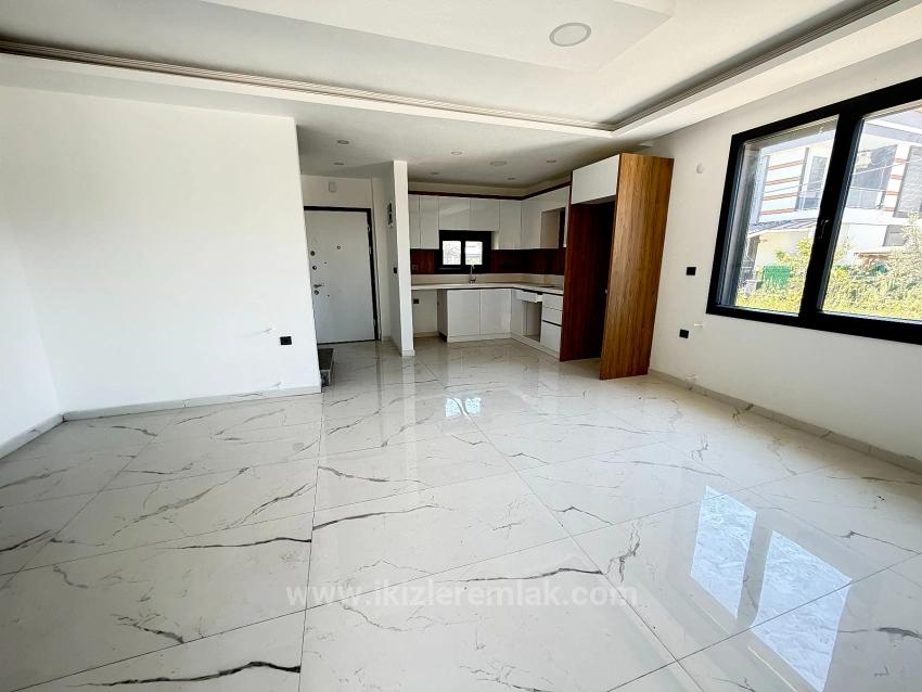 Seferihisar Doğanbey'de Denıze Yakın Satılık Genıs Bahcelı Sıfır 3+1 Villa