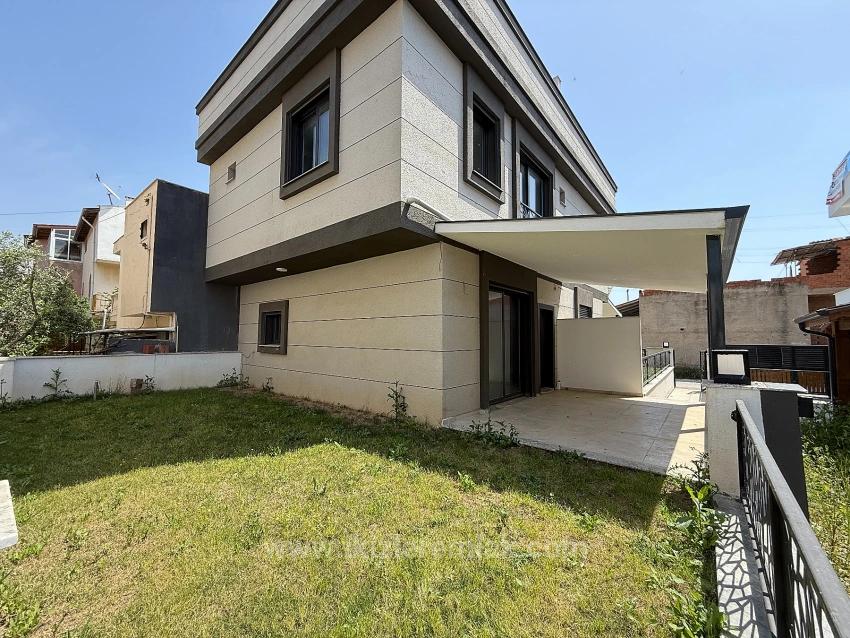 Seferihisar Doğanbey Cumhuriyet Mah. Satılık 2+1 Villa - 150 m²