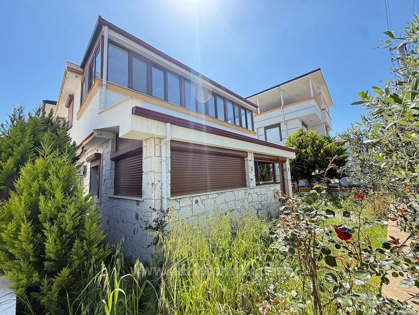 Seferihisar Doğanbey'de Satılık 2+1 Bahçeli Full Eşyalı Villa
