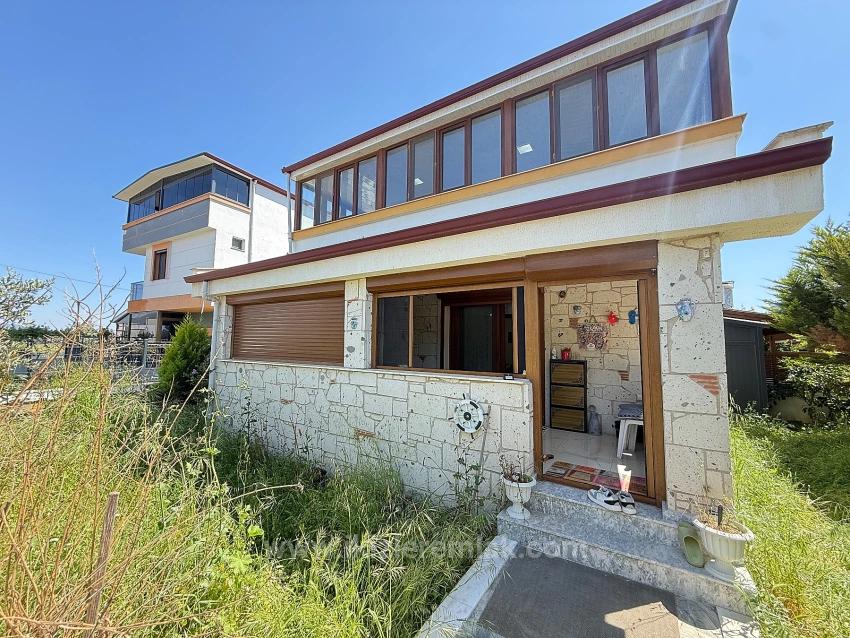 Seferihisar Doğanbey'de Satılık 2+1 Bahçeli Full Eşyalı Villa