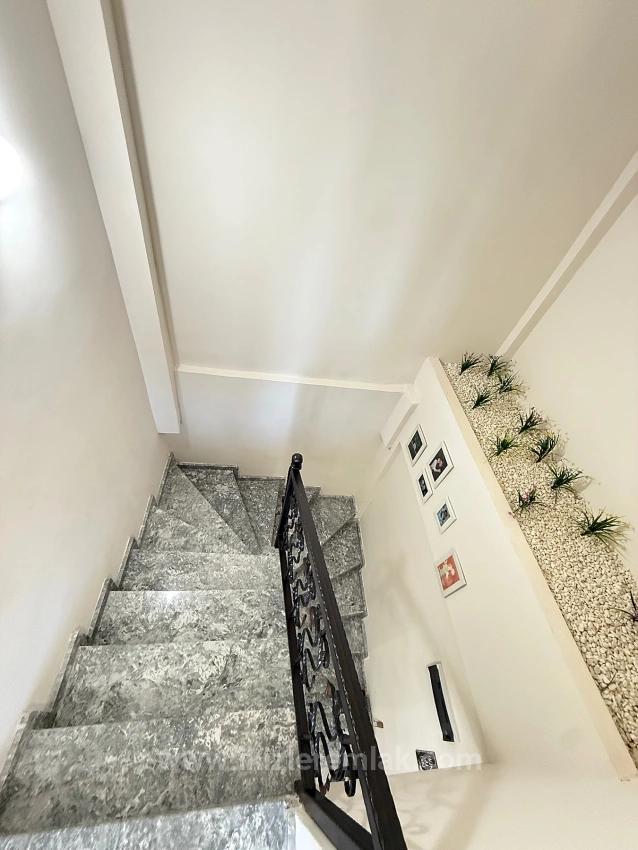 Seferihisar Doğanbey'de Satılık 2+1 Bahçeli Full Eşyalı Villa