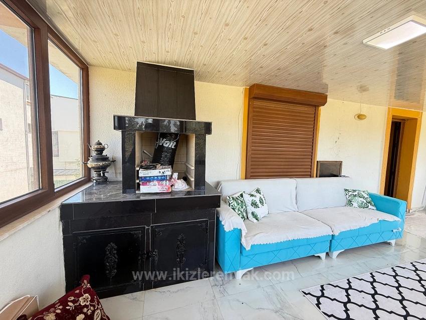 Seferihisar Doğanbey'de Satılık 2+1 Bahçeli Full Eşyalı Villa