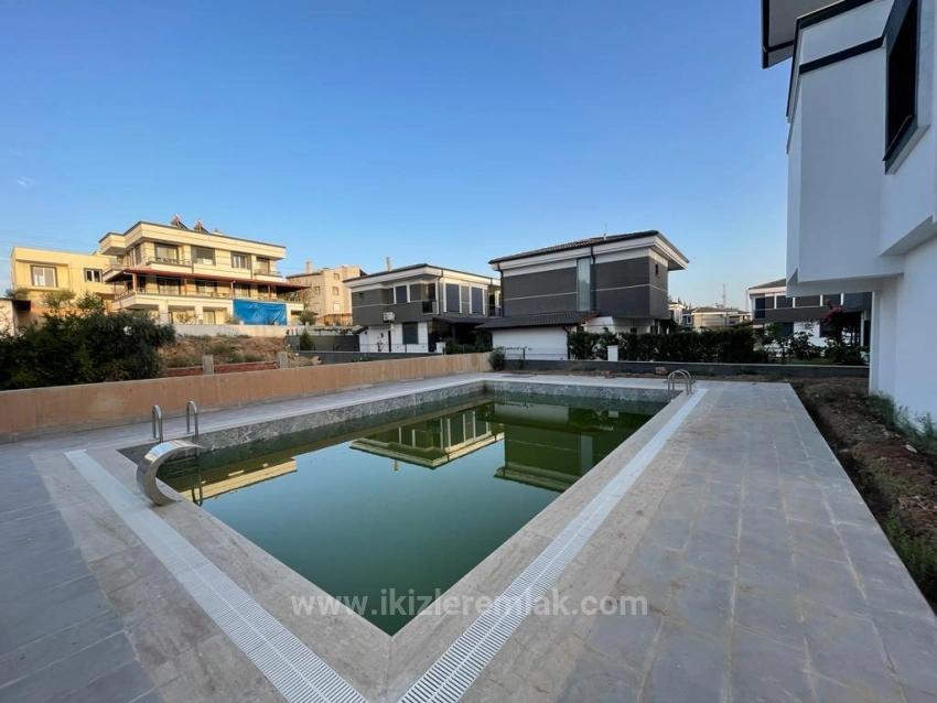 Seferihisar Doğanbey'de Satılık Sıfır Müstakil Havuzlu 3+1 Villa