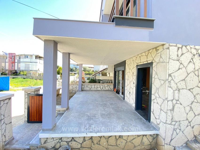 Seferihisar Doğanbeyde Satılık Sıfır Tek Müstakil 3+1 Lüks Villa