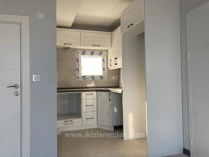 Seferihisar Doğanbeyde Satılık 2+1 Deniz Manzaralı Bahçeli Villa