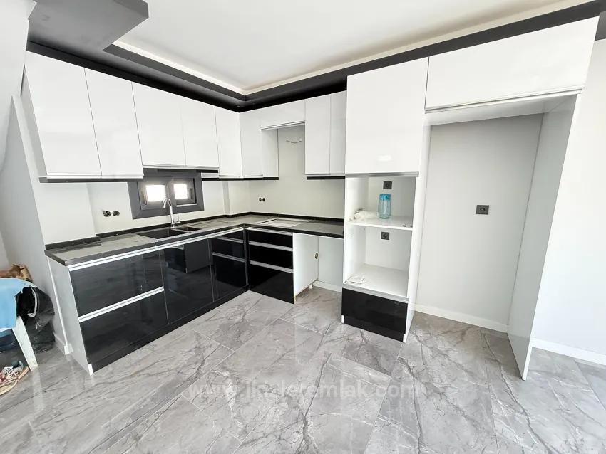 Doğanbeyde Denize Yakın 370 M2 Bahce Tek Müstakil 3+1 Villa