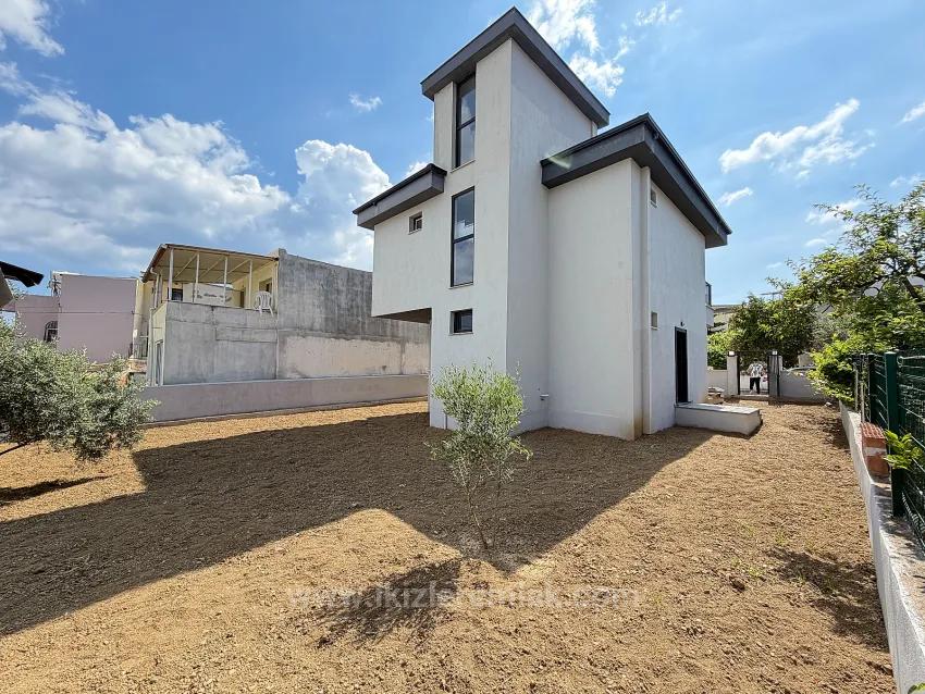Doğanbeyde Denize Yakın 370 M2 Bahce Tek Müstakil 3+1 Villa