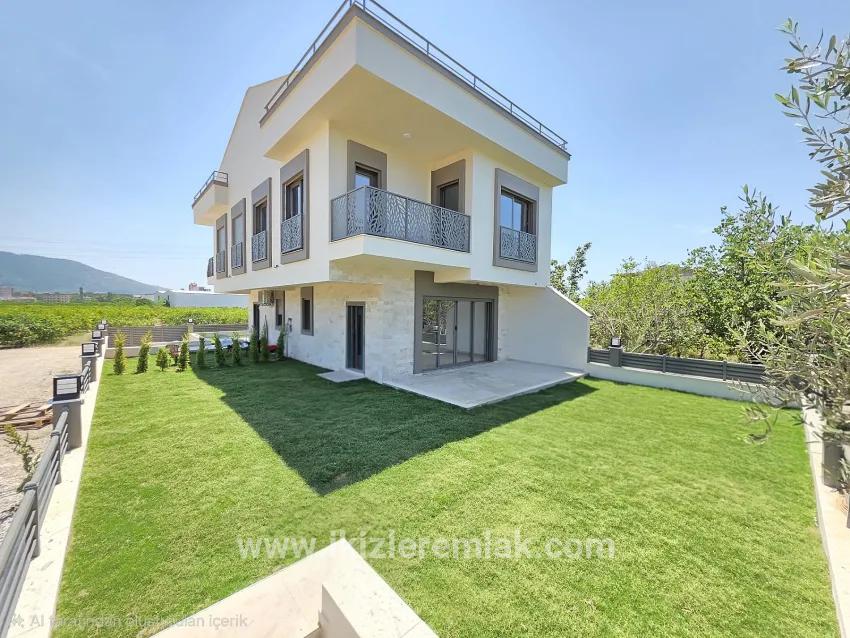 Menderes Gümüldür Gümüldür İnönü Mah. Satılık 4+1 Müstakil ev - 160 m²