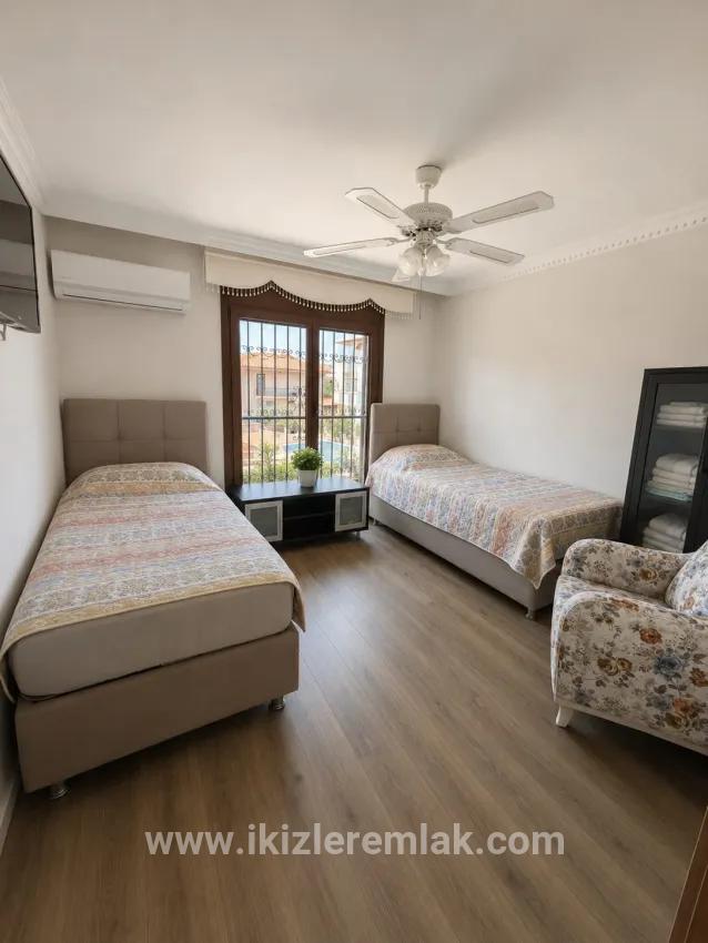 Gümüldür'de Denize 100m Full Eşyalı Geniş Bahçeli Villa
