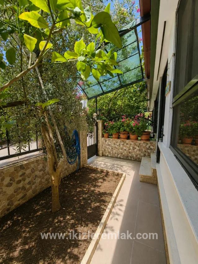 Gümüldür'de Denize 100m Full Eşyalı Geniş Bahçeli Villa