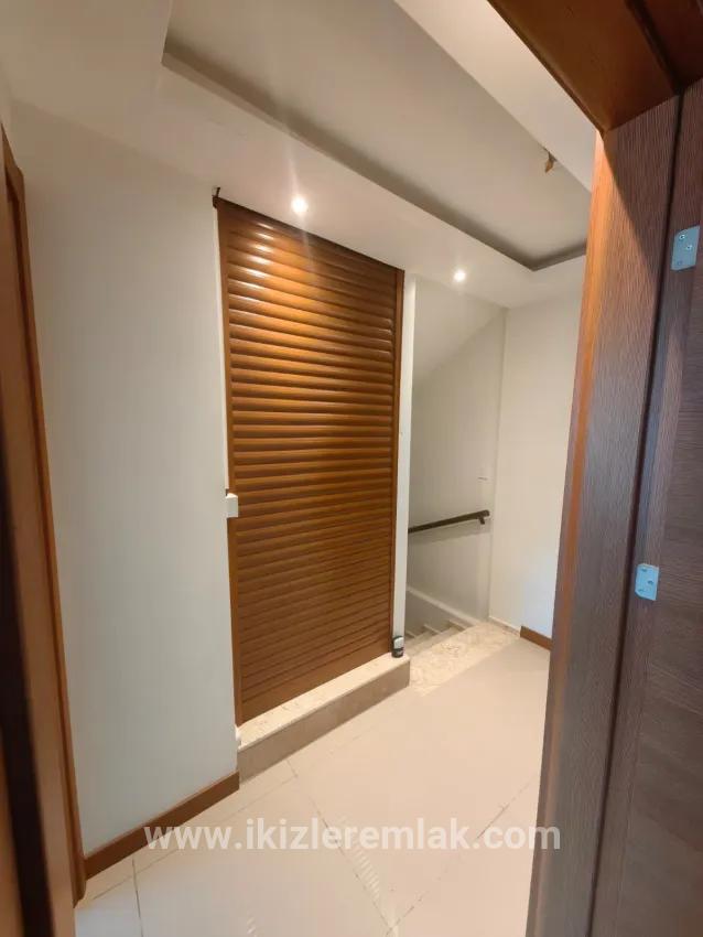 Gümüldür'de Denize 100m Full Eşyalı Geniş Bahçeli Villa