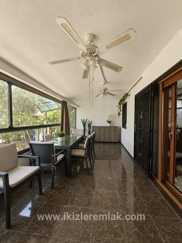 Gümüldür'de Denize 100m Full Eşyalı Geniş Bahçeli Villa