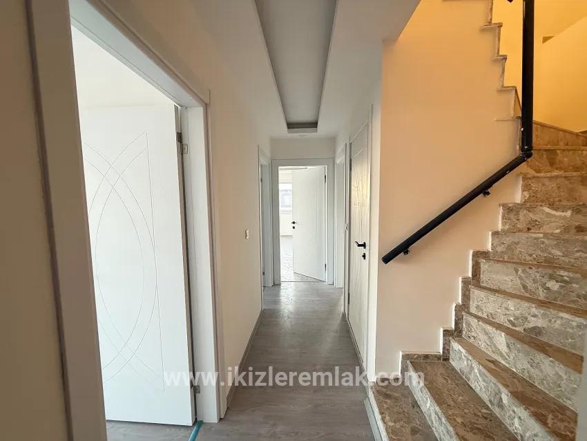 Seferihisar Ürkmez'de Sıfır 4+1 Dubleks Asansörlü Otoparklı Denize 400 m