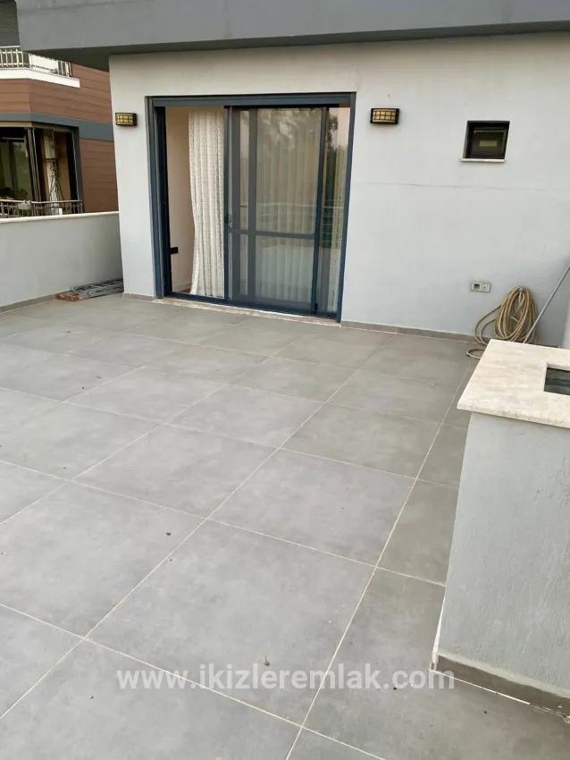 Seferihisar Doğanbey deniz tarafında site İçerisinde havuzlu tek müstakil villa