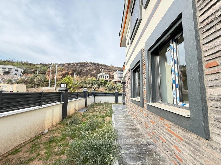 Seferihisar Doğanbey Merkezde Satılık 3+1 Müstakil Bahçeli Villa