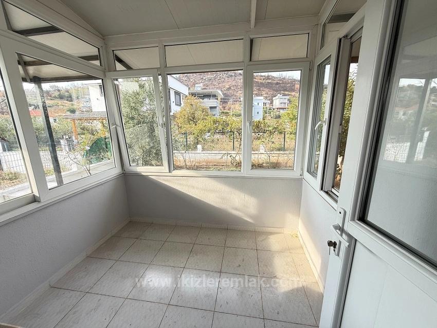 Seferihisar Doğanbey Merkez'de Satılık Geniş Bahçeli 4+1 Villa