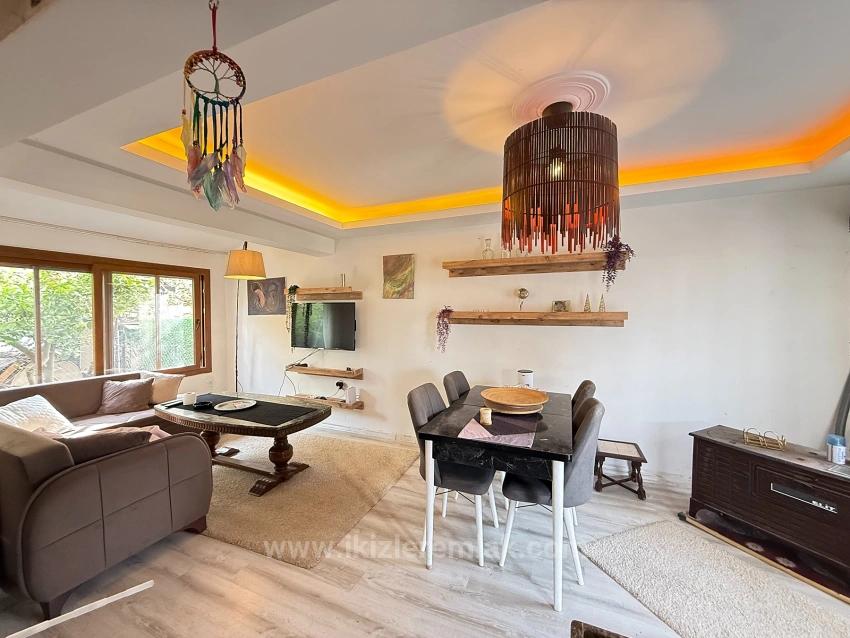 Seferihisar Doğanbey Merkez'de Acil Satılık Geniş Bahçeli 3+1 Villa