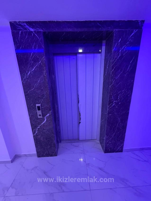 Seferihisar Ürkmez Merkezde Satılık 3 + 2 Sıfır Asansörlü Daire Dubleks