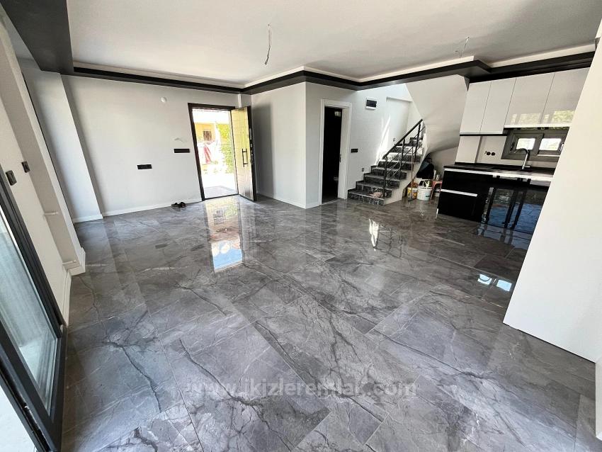 Seferihisar Doganbey'de Satılık 390 M2 Bahçe İçinde Tek Müstakil 3+1 Ebeveynli Villa