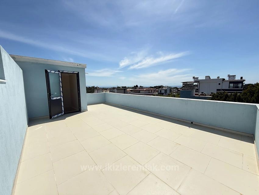 Seferihisar Doğanbey’de Satılık 2 + 1 Sıfır Geniş Bahçeli Deniz Manzaralı Dubleks Yazlık