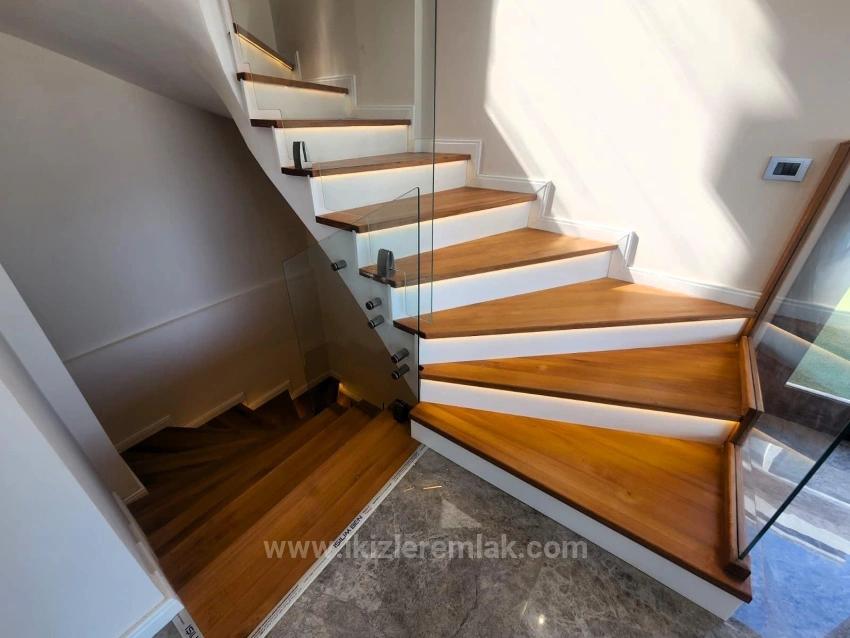 Seferihisar Doğanbey’de Satılık Tek Müstakil Geniş Bahçeli Panoramik Deniz Manzaralı