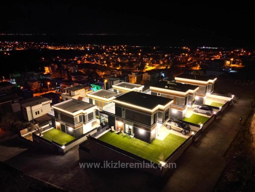 Seferihisar Doğanbey’de Satılık Tek Müstakil Geniş Bahçeli Panoramik Deniz Manzaralı