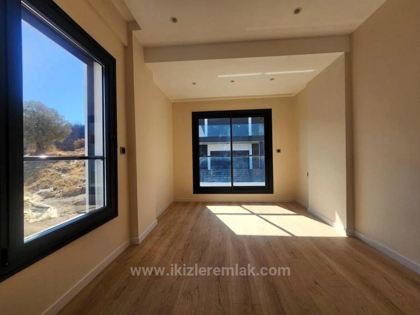 Seferihisar Doğanbey’de Satılık Tek Müstakil Geniş Bahçeli Panoramik Deniz Manzaralı