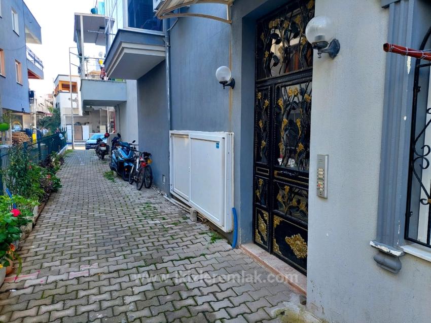 Seferihisar Ürkmez Merkez’de Satılık2+1 Ara Kat Daire