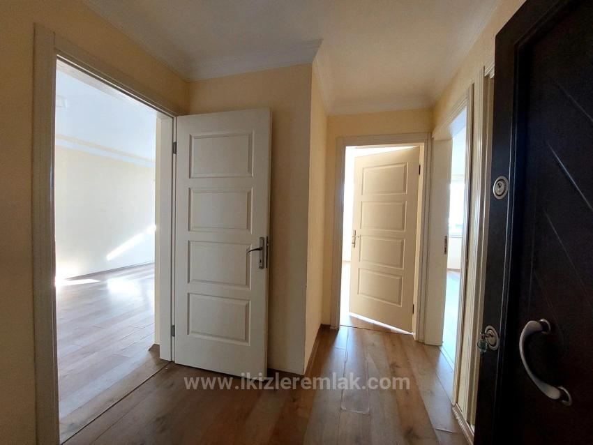 Seferihisar Ürkmez Merkez’de Satılık2+1 Ara Kat Daire