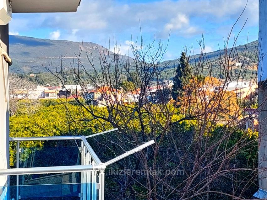 Seferihisar Ürkmez Merkez’de Satılık2+1 Ara Kat Daire