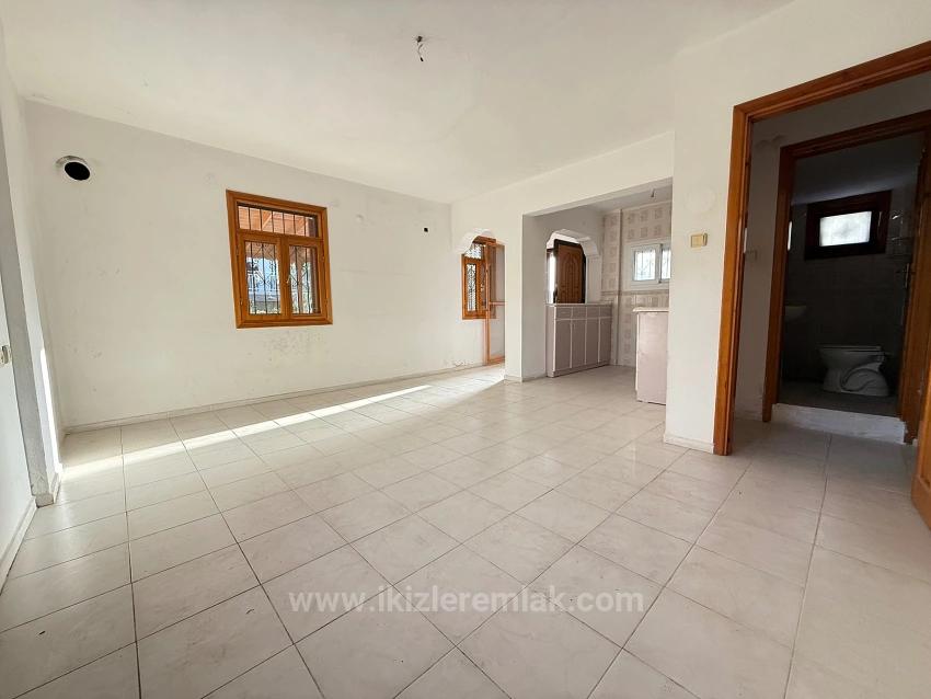 Seferihisar Ürkmez’de Denize 200 Metre Satılık 1 + 1 Daire