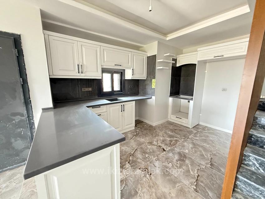 Seferihisar Doğanbeyde Satılık 3+1 Deniz Manzaralı Bahçeli Villa