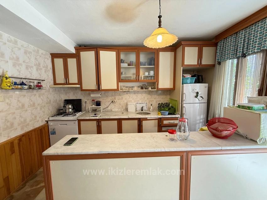 Seferihisar Ürkmez’de Deniz Tarafında Satılık Masrafsız 3 + 1 Bahçeli Villa