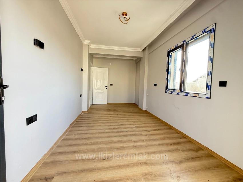 Ürkmez'de Deniz Manzaralı Müstakil Ayrı Mutfak 3+1 Köşe Villa