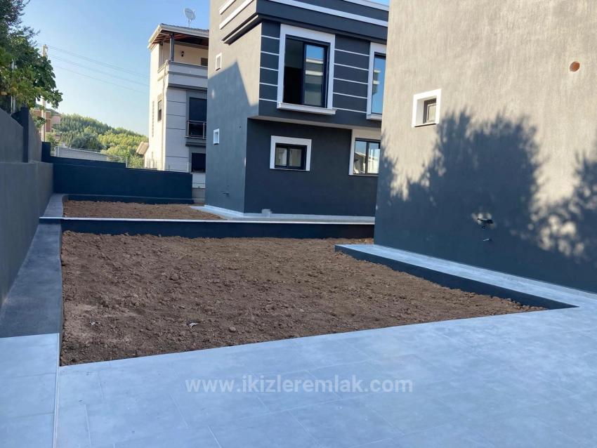 Seferihisar Doğanbey'de Satılık Tamamen Müstakıl Lüks 3+1 Villa