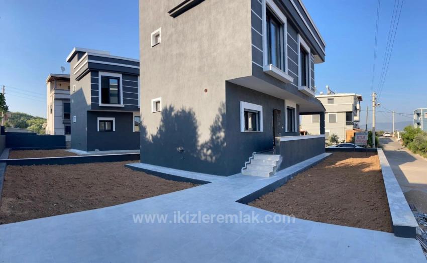 Seferihisar Doğanbey'de Satılık Tamamen Müstakıl Lüks 3+1 Villa