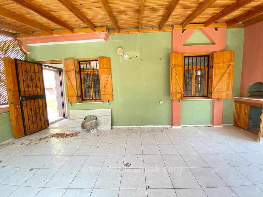 Seferihisar Ürkmez'de Deniz Tarafında Satılık 1+1. 85 M2 Daire