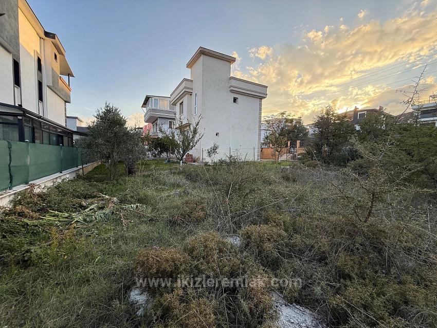 Seferihisar Doğanbey’de Satılık 285 Metre² İmarlı Köşe Arsa