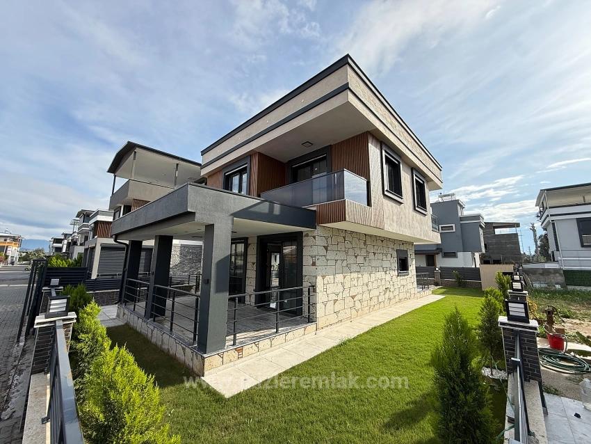 Seferihisar Doğanbeyde Satılık Müstakil Havuzlu Sıfır Lüks Villa